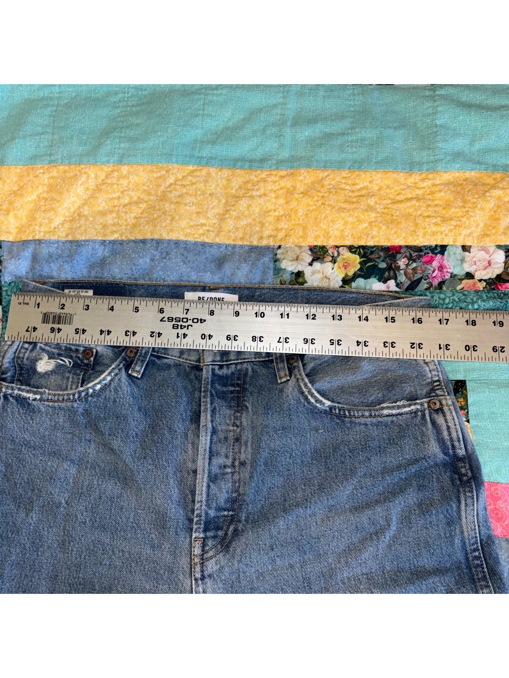 RE/DONE $275 90s High Rise Loose Classic Woman’s 29 Jeans in Light Blue Denim - Picture 8 of 9